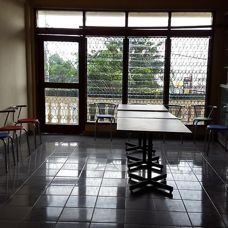 Kampung Bule Hostel Labuan Bajo Exterior foto